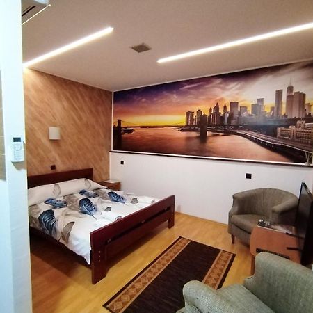 Fun Rooms Sobe Prenociste Borca Esterno foto