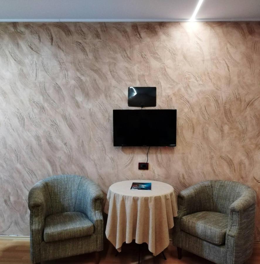 Fun Rooms Sobe Prenociste Borca Esterno foto